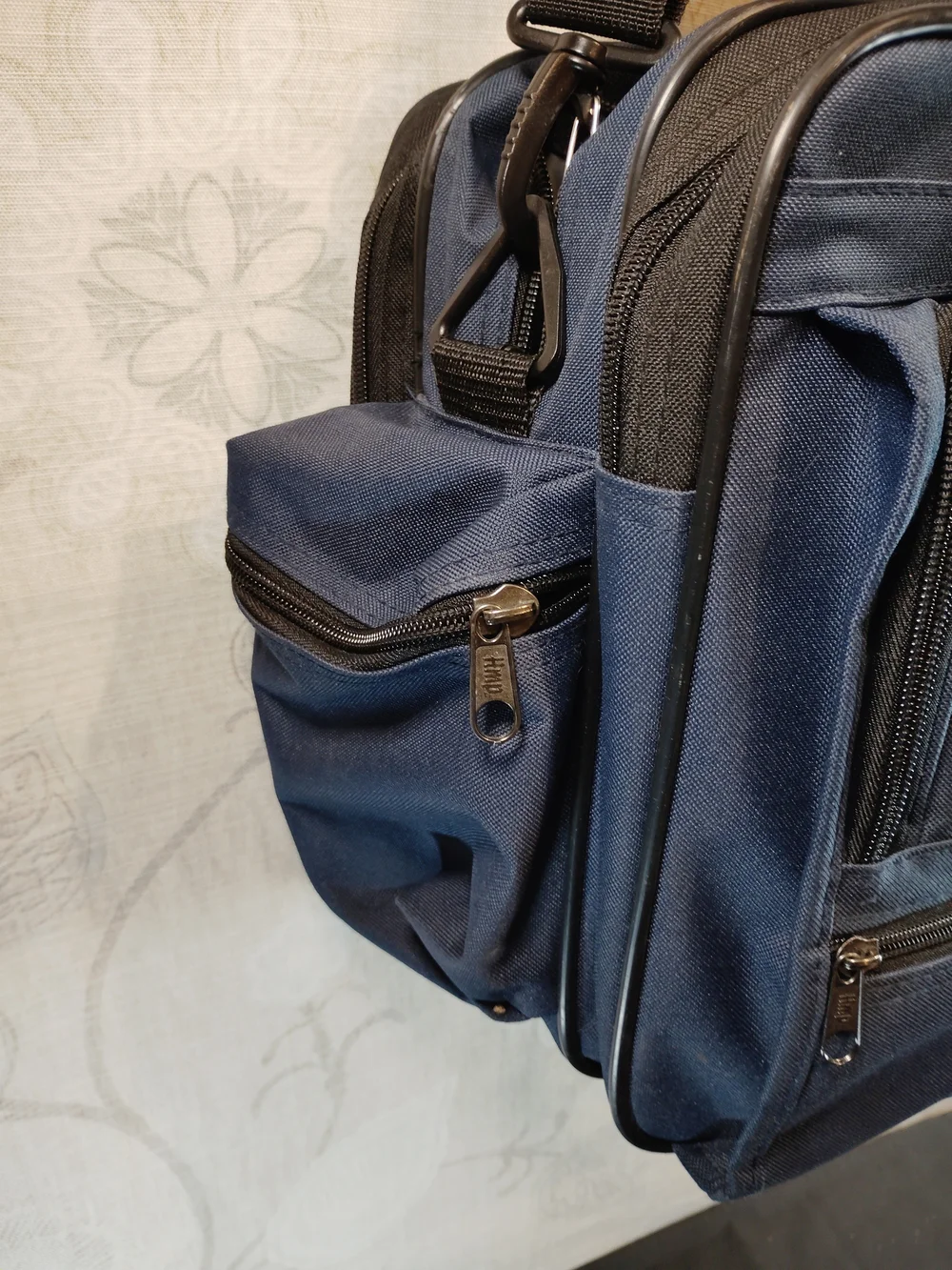Hopkins Navy Travel /Weekend/Carry On Bag